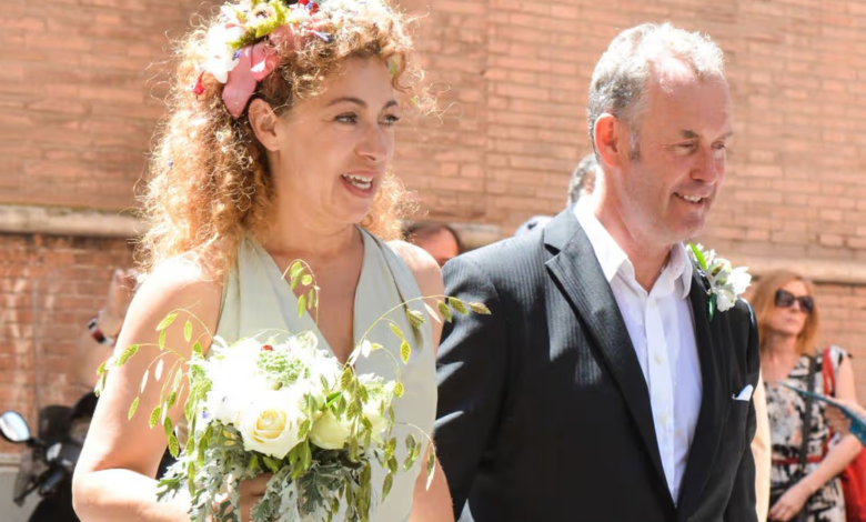 Alex Kingston Spouse